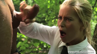 Перепихон в лесу с юной школьницей