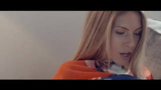 Чувак присунул писюн красиво в рот своей любимке