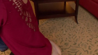 Вкусно обсасывает и долбится с парнем перед камерой