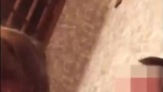 Телка рассказывает по телефону как облизывает хуец