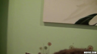 Молоденькой пацан решил снять обалденный частный секс с сучкой