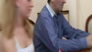 Препод аккуратно развел на частное порно школьницу