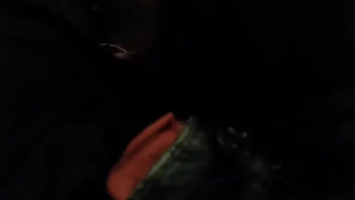 Молоденькая неопытная сука делает глубокий отсос клиенту