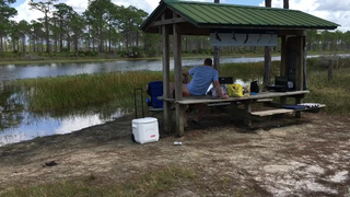 Кент вафлит жену в беседке