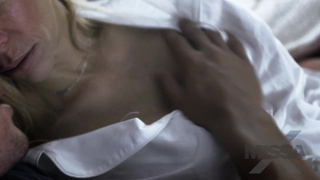 Порно онлайн мамочка прыгает на пенисе сынка