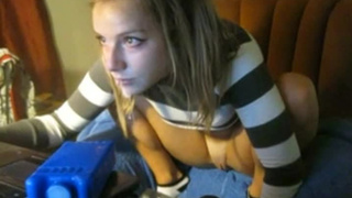 Маленькая малышка теребонькает в домашних условиях