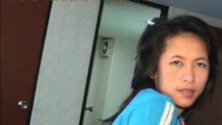 Болт шпилит китаянку все глубже и глубже