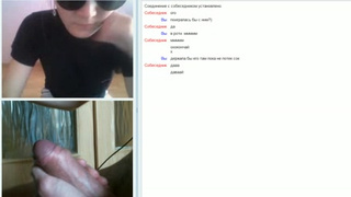 Дрочер в чат рулетке наяривает свой длинный пенис