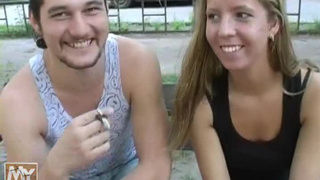 Байкер чпокнул на улице молоденькую белокурую красотку и кончил ей в ротик