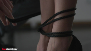 Связал и жестко чпокнул красивую кареглазую любовницу