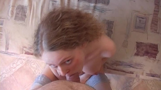 Сеструха с классными титьками отсосала брату и дала в задницу