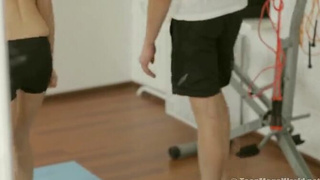 Юная спортивная девченка занялась сексом с тренером