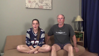 Дедушка нежно занимается сексом с внучкой