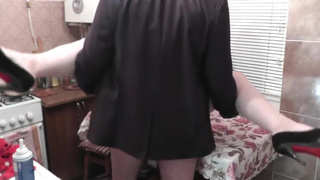 Босс трахнул свою сотрудницу у неё дома (русское видео)