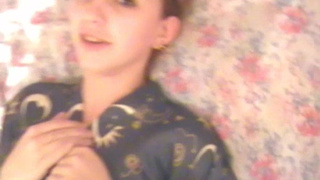 Горячая любимая отсосала член рогоносца перед сексом в вагину крупным планом