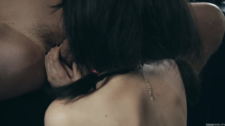 Жаркий перепихон устроила для любовника эта молоденькая нимфоманка