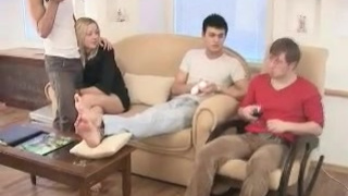 Групповое домашнее порно московских студентов