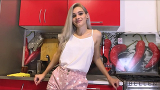 Выпила с бывшим и после минета дала в задницу на кухне - русская порнушка