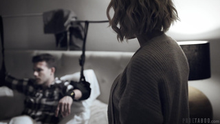 Сисястая мильфа дала сыну себя трахнуть на четвереньках, пока он болеет дома на диване