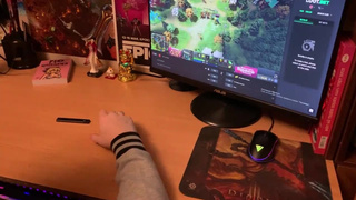 Молоденькой геймер шпилит в анал свою шикарную подругу