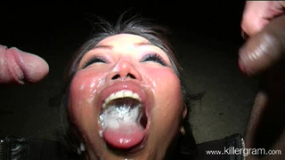 Шалаве накончали полный ротик кончи