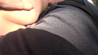 Мужичек уговорил стеснительную мильфу и поимел ее в лесу