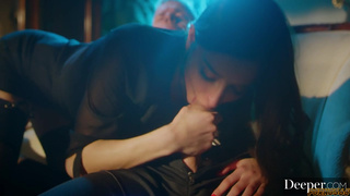 Трахнул глубоко в глотку девушку после анального секса