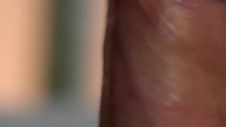 Ближе некуда — сосёт и чутко хуец ласкает, а я за минуту кончаю