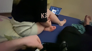 Я друзьям не сосу, хотя за деньги даже буферами огромными дрочу