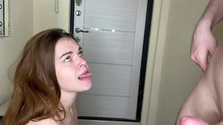 Заблудилась в лесу — теперь по собачьи стою и незнакомцу сосу