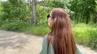 Заблудилась в лесу — теперь по собачьи стою и незнакомцу сосу