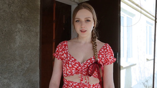 Девушке из русской глубинки не нужны дорогие подарки, только ХУЕЦ