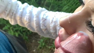 Ту самую Аньку завафлили кончей на улице