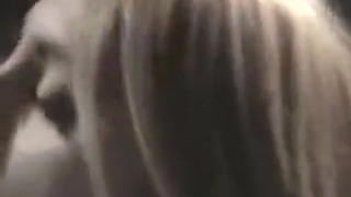 Молоденькой человек со своей красоткой трахается на камеру