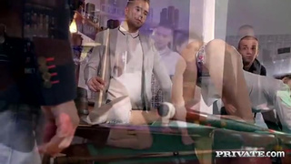 Дамочка Проиграла В Бильярд И Трахнулась С Мужиками