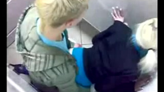 Частный секс опытного мачо и незнакомок в туалете